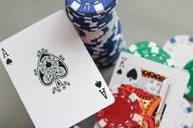 Dealer mengumumkan hasil putaran roulette di studio VIP koko 50000